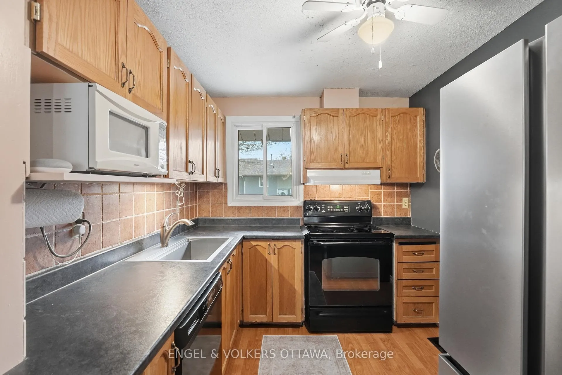 Photo 11 of 374 Woodfield Drive, Ottawa, Tanglewood — HOMEH