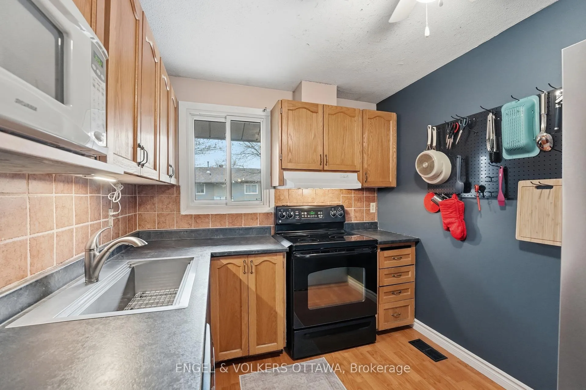 Photo 12 of 374 Woodfield Drive, Ottawa, Tanglewood — HOMEH