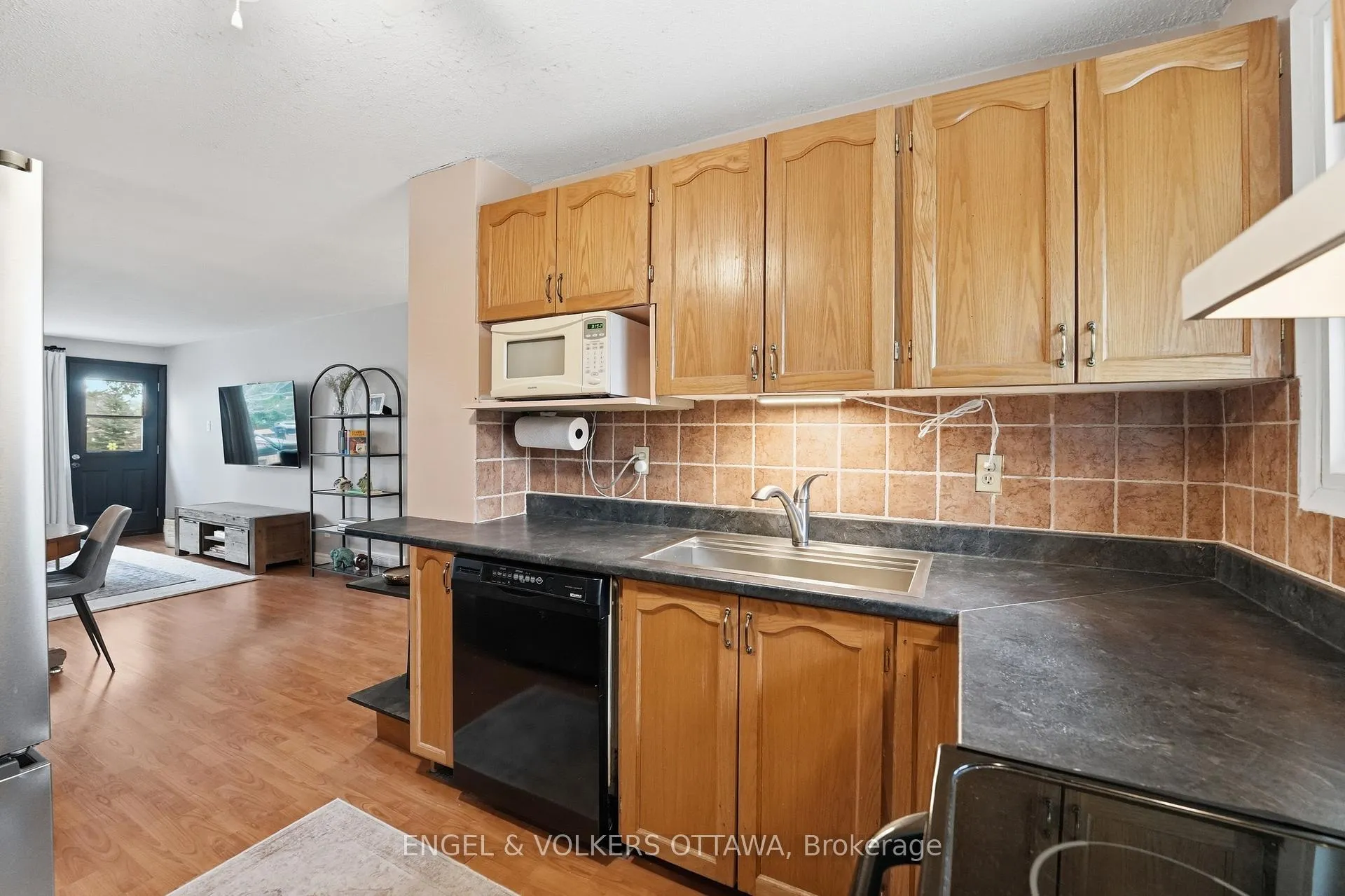 Photo 13 of 374 Woodfield Drive, Ottawa, Tanglewood — HOMEH