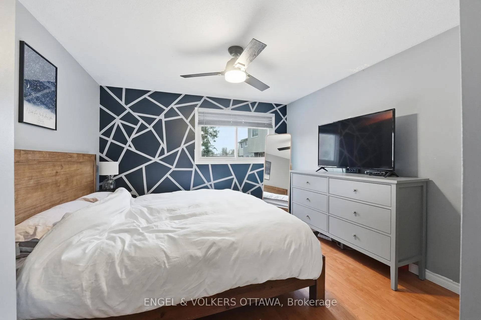 Photo 18 of 374 Woodfield Drive, Ottawa, Tanglewood — HOMEH