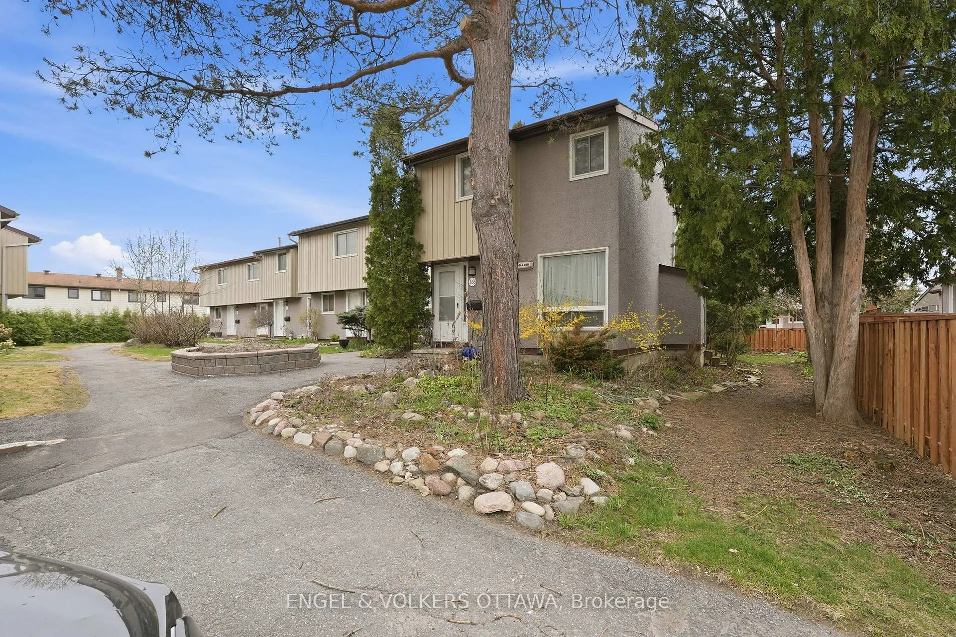 Photo 33 of 374 Woodfield Drive, Ottawa, Tanglewood — HOMEH