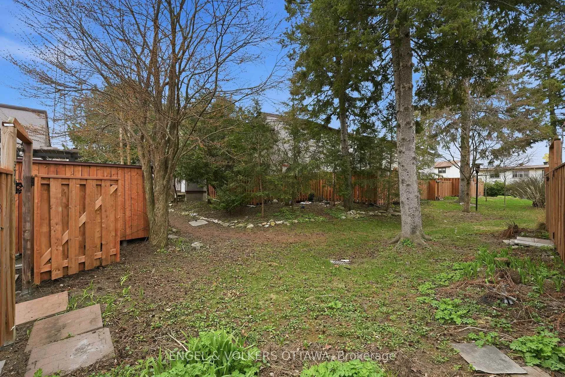 Photo 39 of 374 Woodfield Drive, Ottawa, Tanglewood — HOMEH
