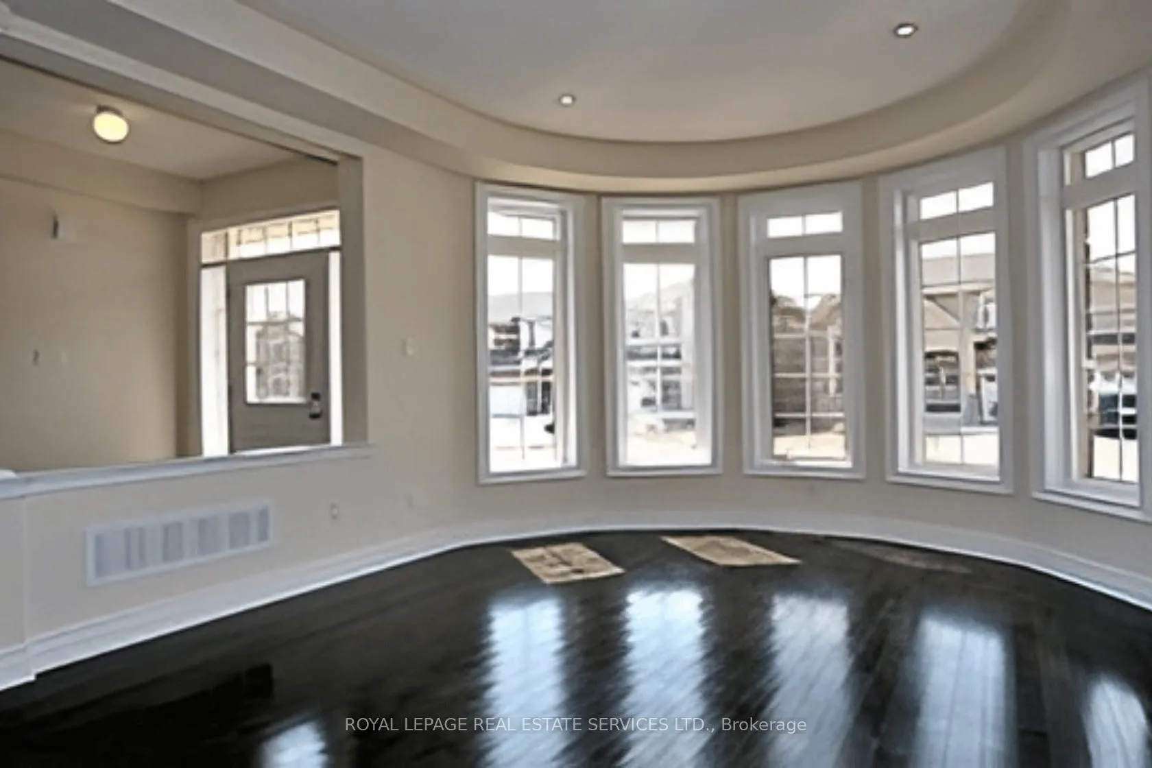 Photo 2 of 277 Admiral Drive, Oakville, Bronte — HOMEH