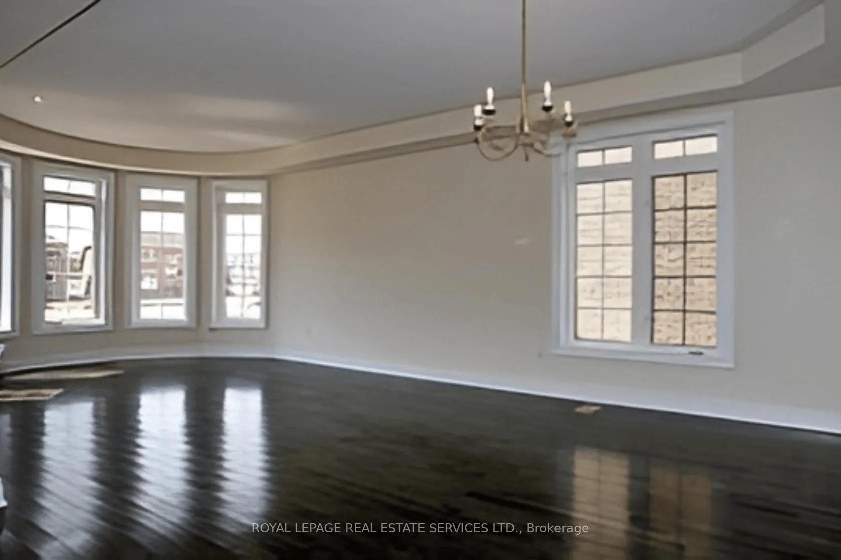 Photo 3 of 277 Admiral Drive, Oakville, Bronte — HOMEH