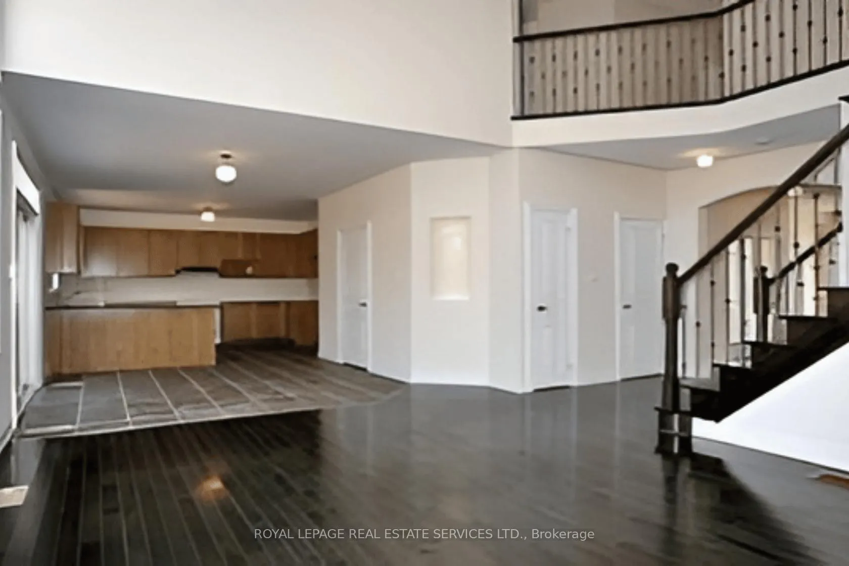Photo 4 of 277 Admiral Drive, Oakville, Bronte — HOMEH