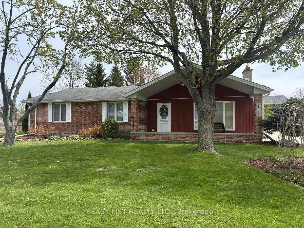Photo 2 of 7652 Harris Point Drive, Plympton-Wyoming, Plympton Wyoming — HOMEH