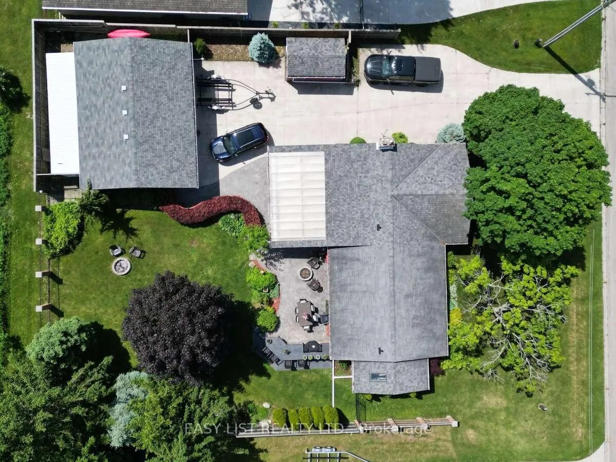 Photo 3 of 7652 Harris Point Drive, Plympton-Wyoming, Plympton Wyoming — HOMEH
