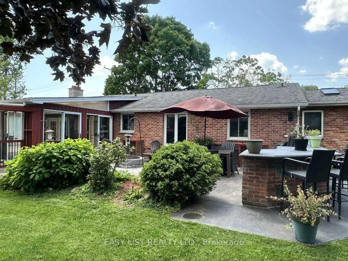 Photo 5 of 7652 Harris Point Drive, Plympton-Wyoming, Plympton Wyoming — HOMEH