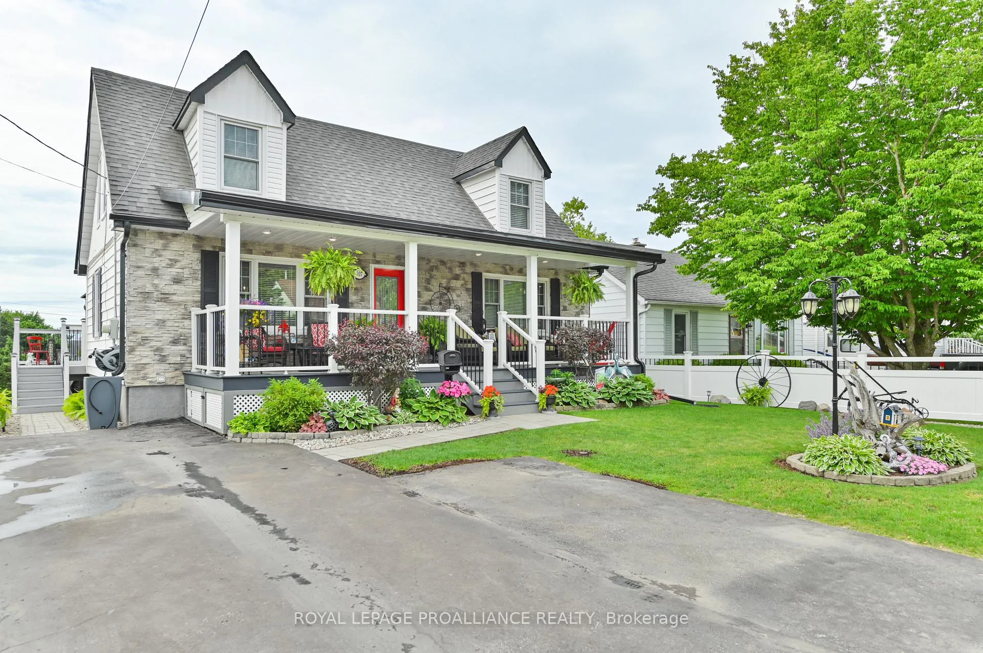 Photo 2 of 107 Bay Drive, Belleville, Belleville Ward — HOMEH