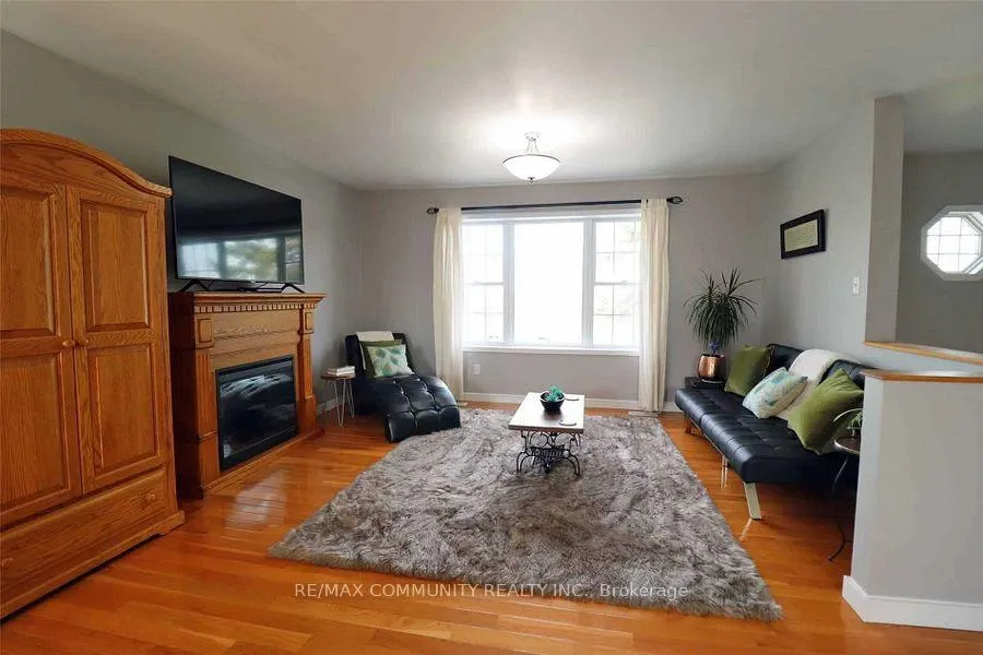 Photo 10 of Unit Main, 6 Lywood Street, Belleville, Thurlow Ward — HOMEH