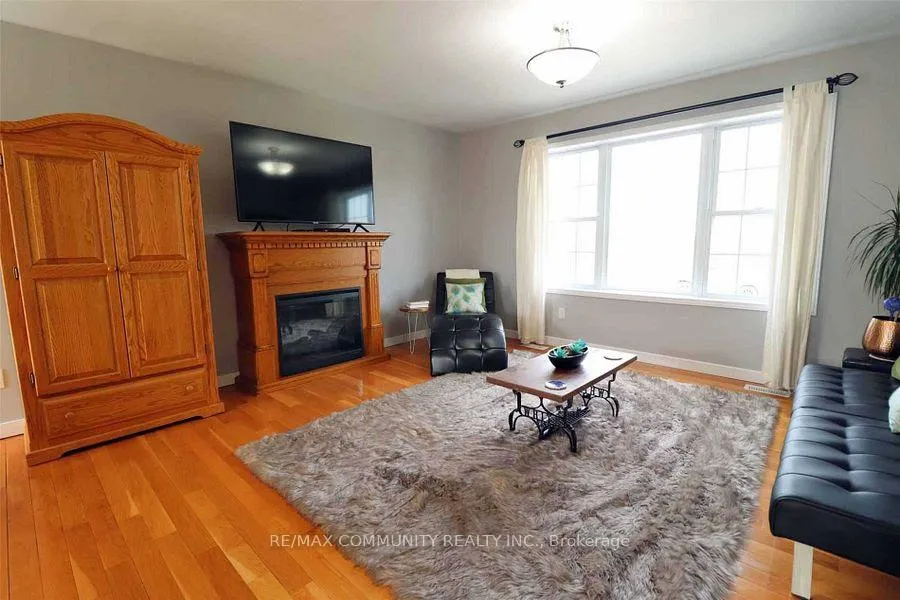 Photo 11 of Unit Main, 6 Lywood Street, Belleville, Thurlow Ward — HOMEH