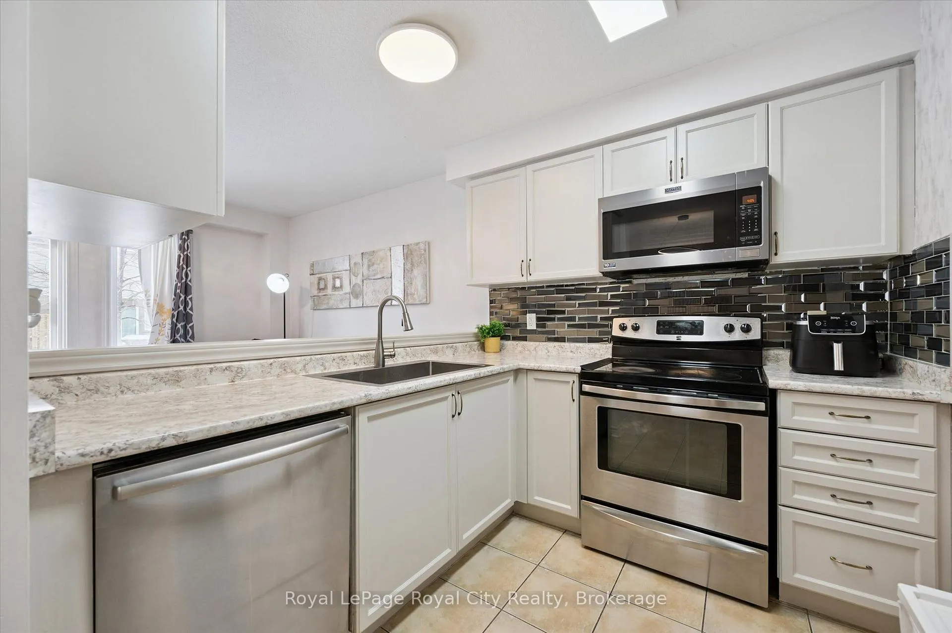 Photo 10 of 91 Lambeth Way, Guelph, Pineridge/Westminster Woods — HOMEH