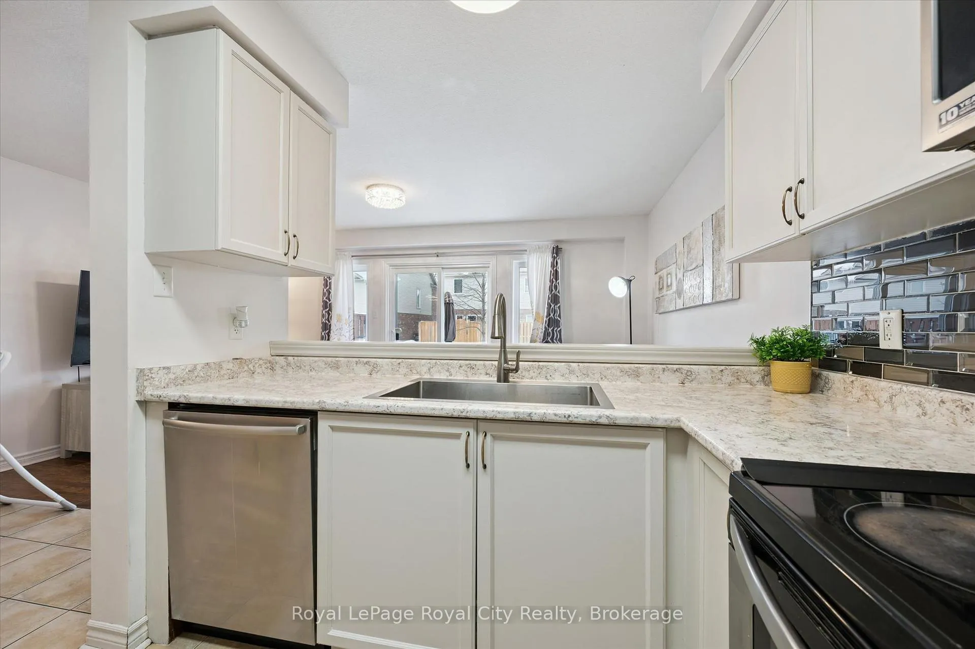 Photo 12 of 91 Lambeth Way, Guelph, Pineridge/Westminster Woods — HOMEH