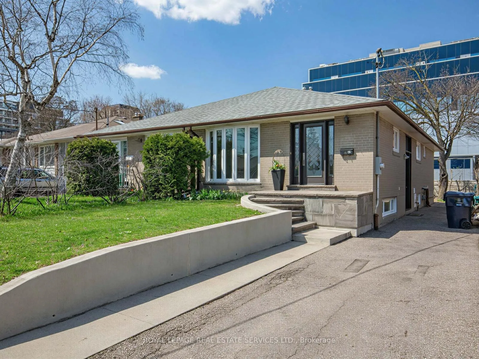 Photo 1 of 44 Caracas Road, North York, Bayview Village — HOMEH