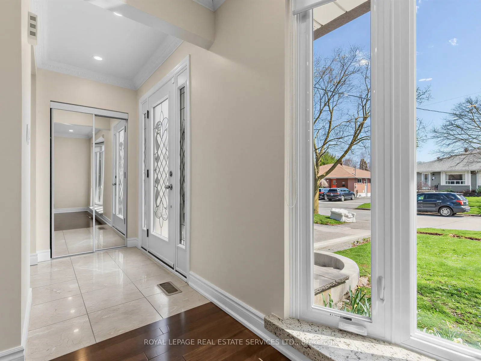 Photo 3 of 44 Caracas Road, North York, Bayview Village — HOMEH