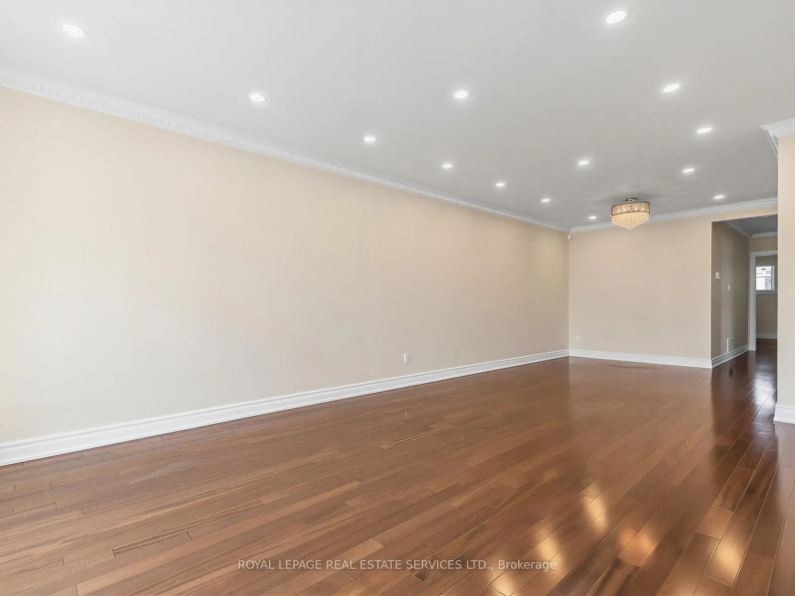 Photo 5 of 44 Caracas Road, North York, Bayview Village — HOMEH