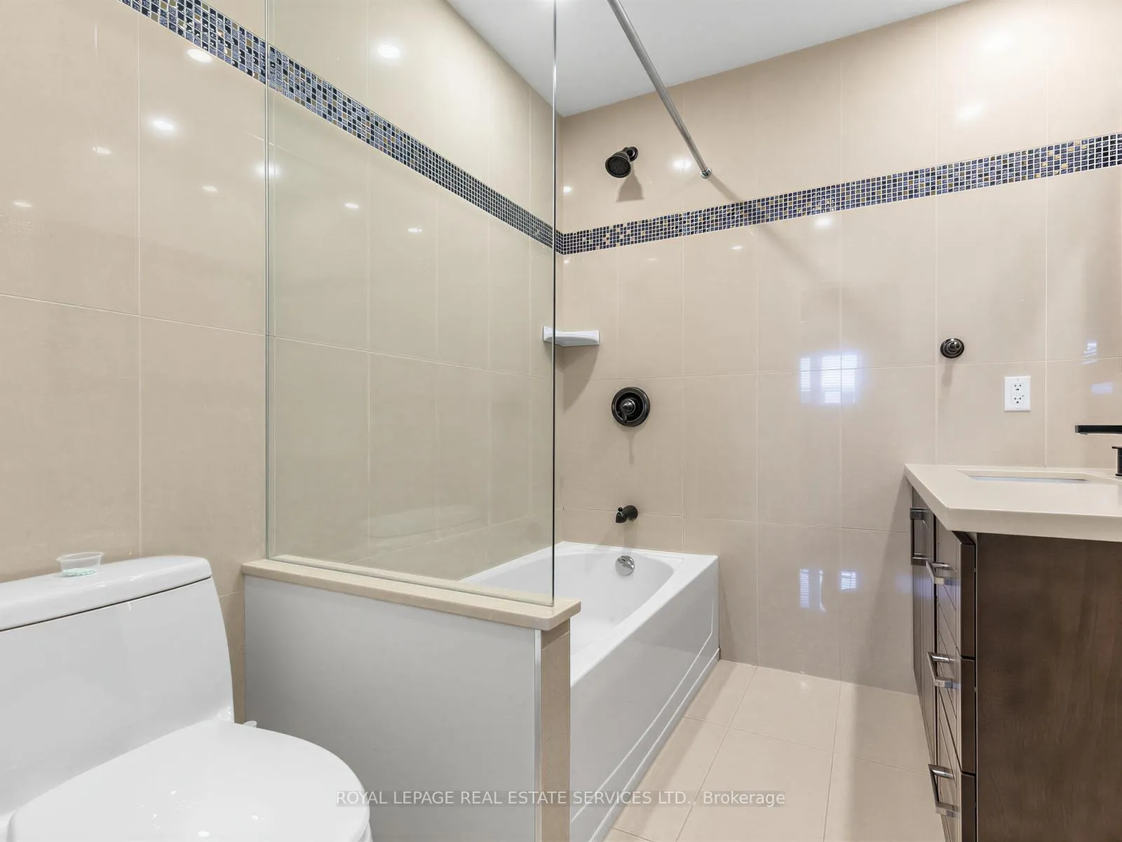 Photo 12 of 44 Caracas Road, North York, Bayview Village — HOMEH