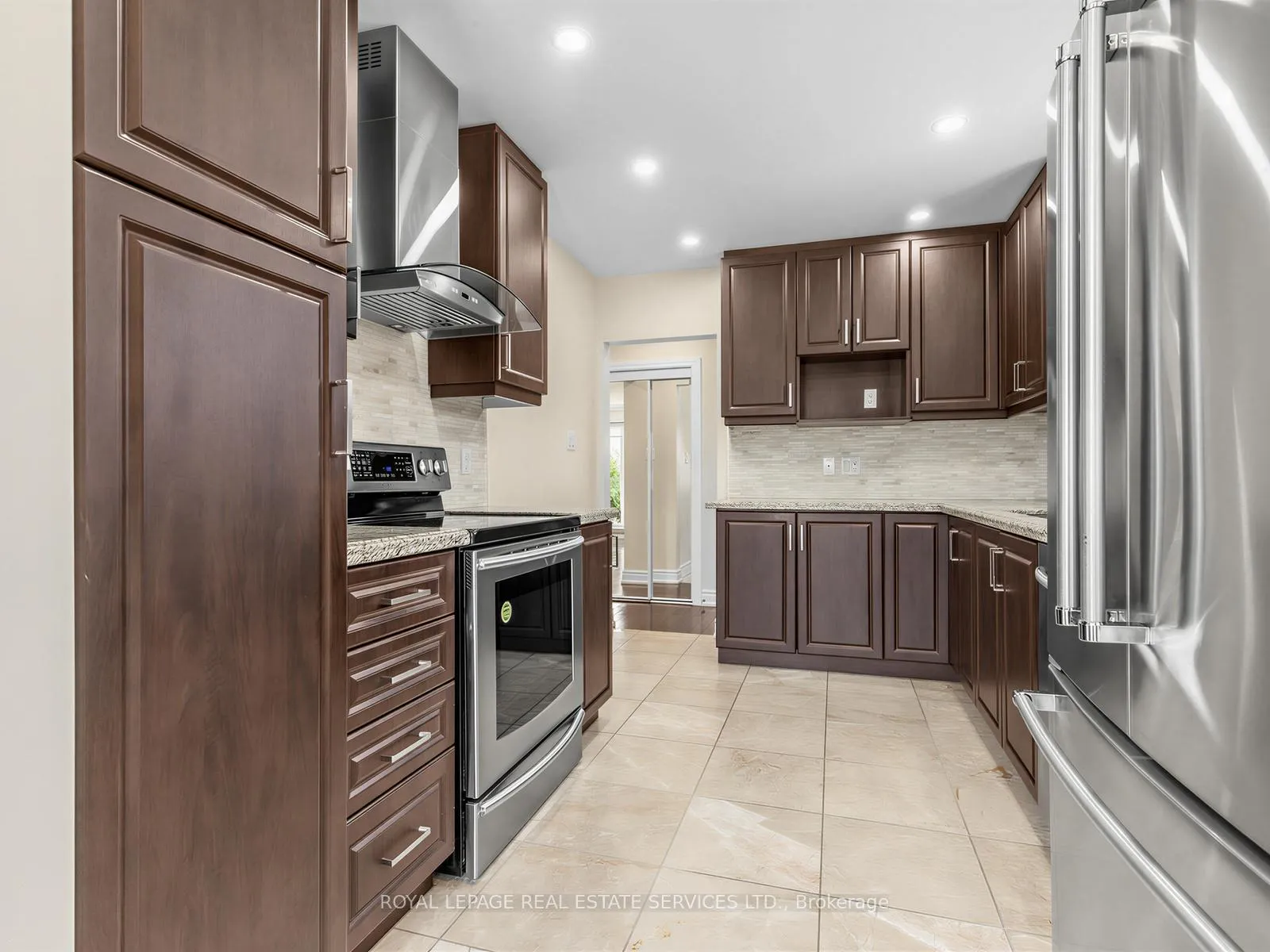 Photo 18 of 44 Caracas Road, North York, Bayview Village — HOMEH