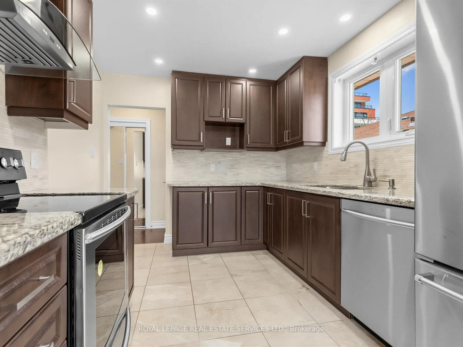 Photo 19 of 44 Caracas Road, North York, Bayview Village — HOMEH