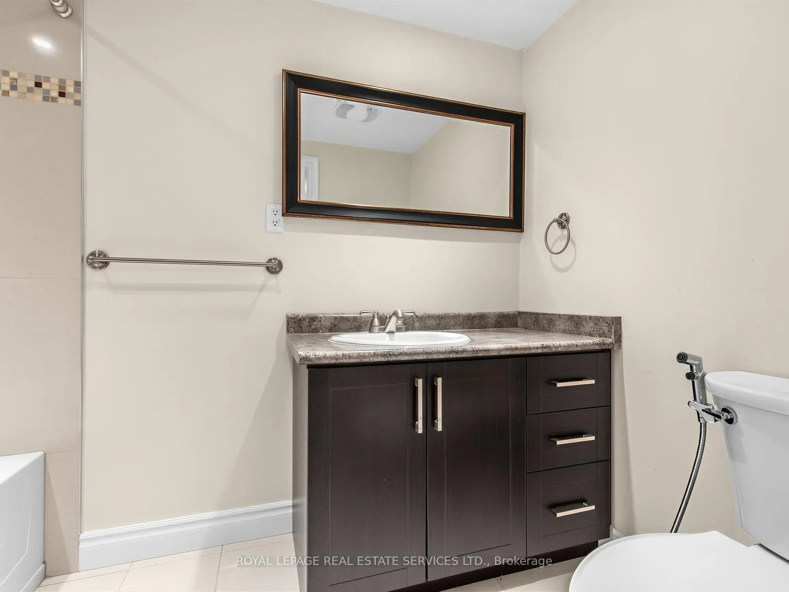 Photo 33 of 44 Caracas Road, North York, Bayview Village — HOMEH