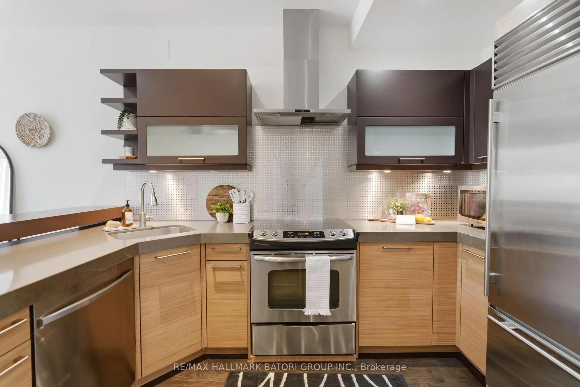Photo 2 of 24A Oxton Avenue, Toronto, Yonge-St. Clair — HOMEH