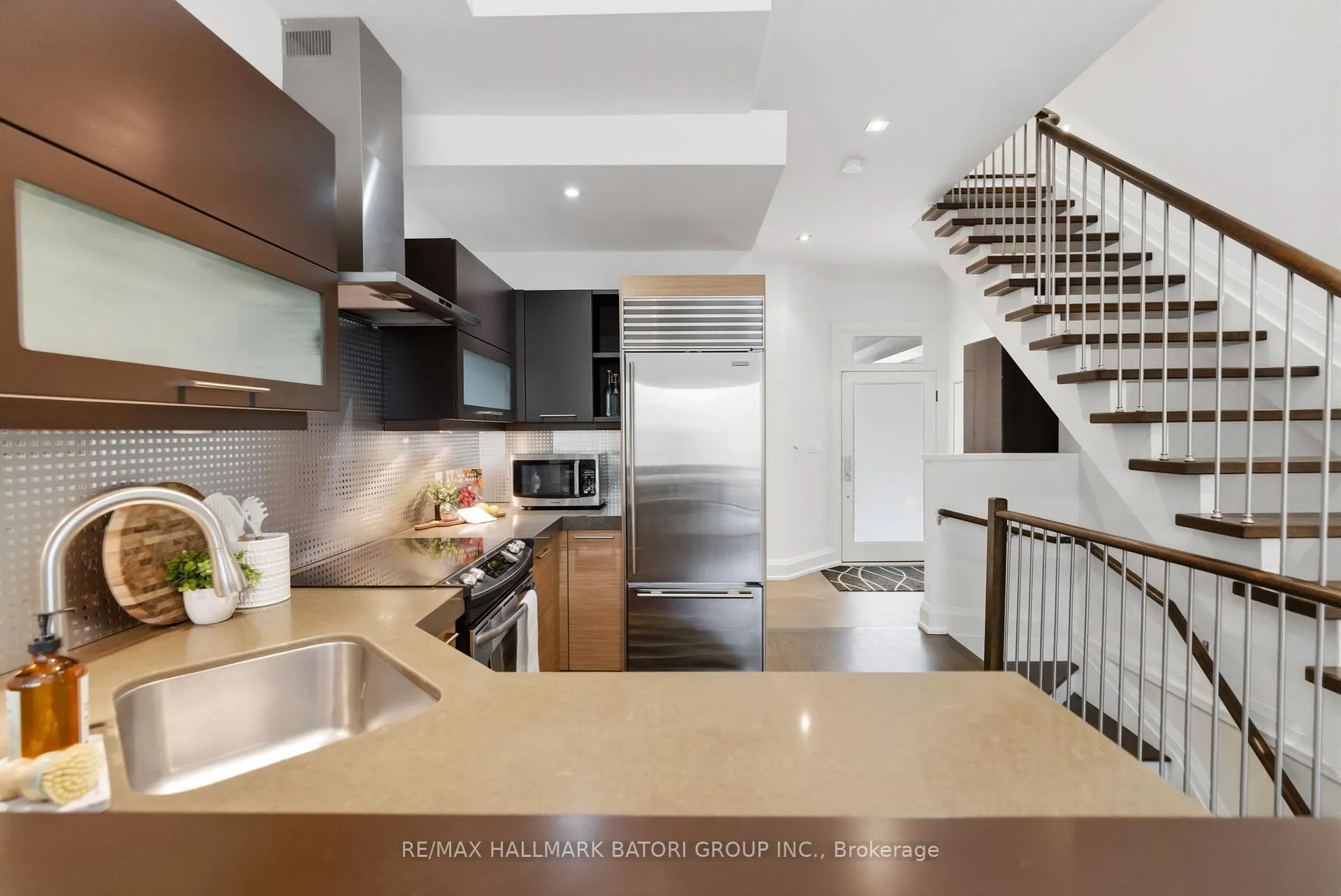 Photo 3 of 24A Oxton Avenue, Toronto, Yonge-St. Clair — HOMEH