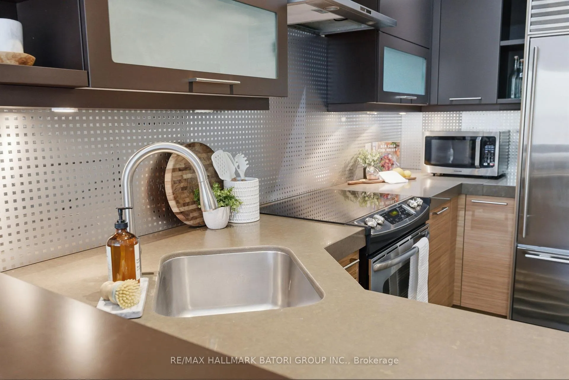 Photo 4 of 24A Oxton Avenue, Toronto, Yonge-St. Clair — HOMEH