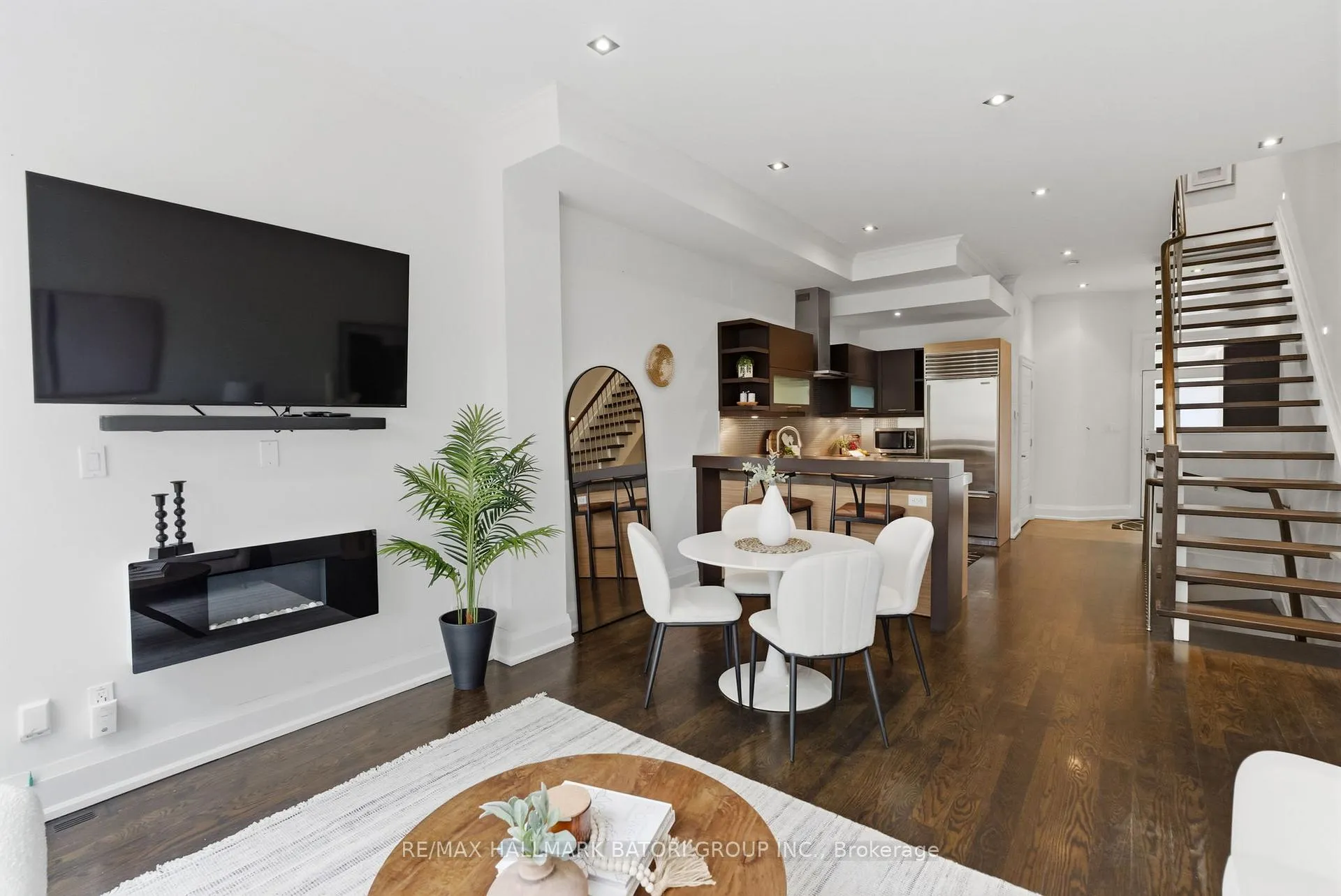 Photo 12 of 24A Oxton Avenue, Toronto, Yonge-St. Clair — HOMEH