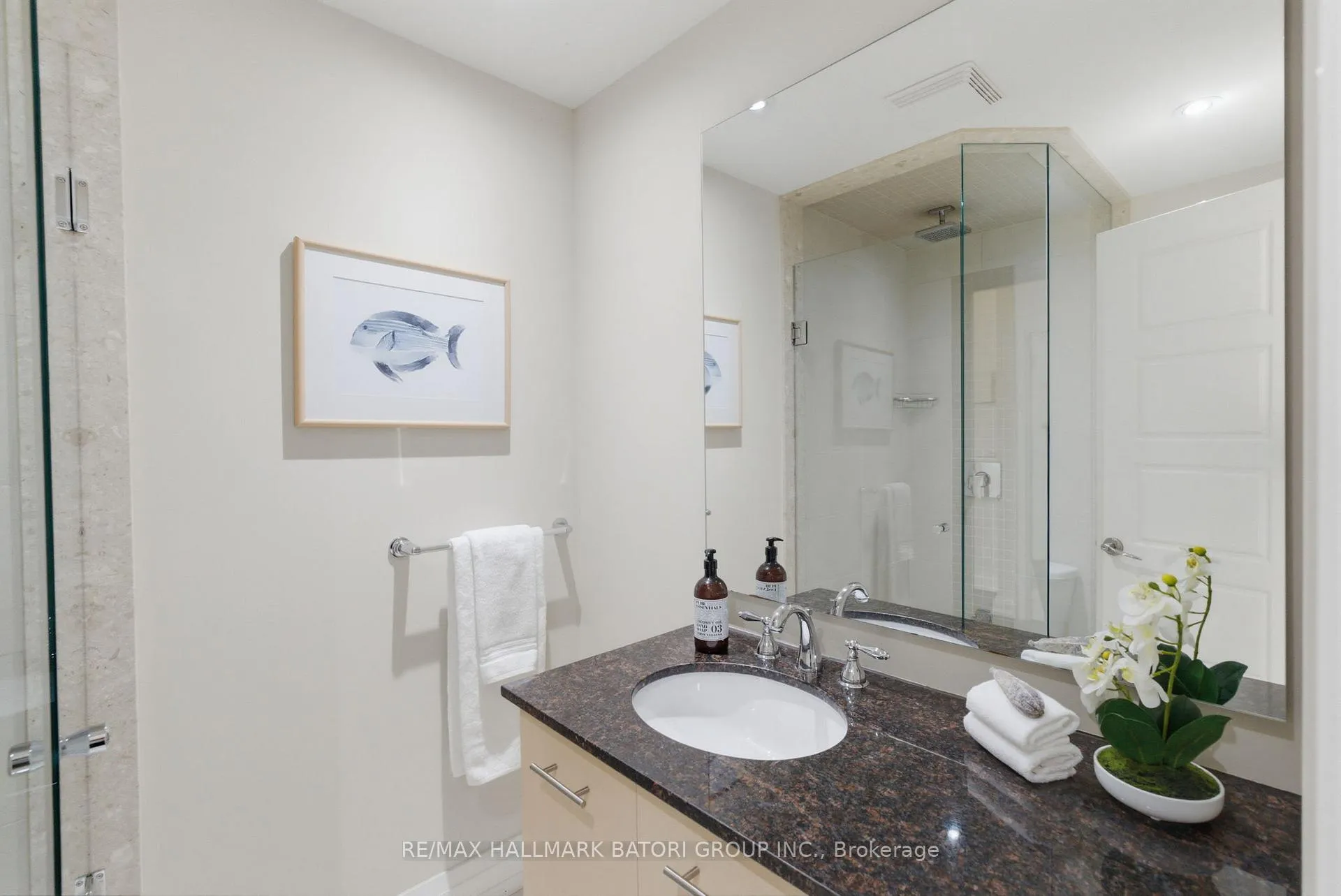 Photo 16 of 24A Oxton Avenue, Toronto, Yonge-St. Clair — HOMEH