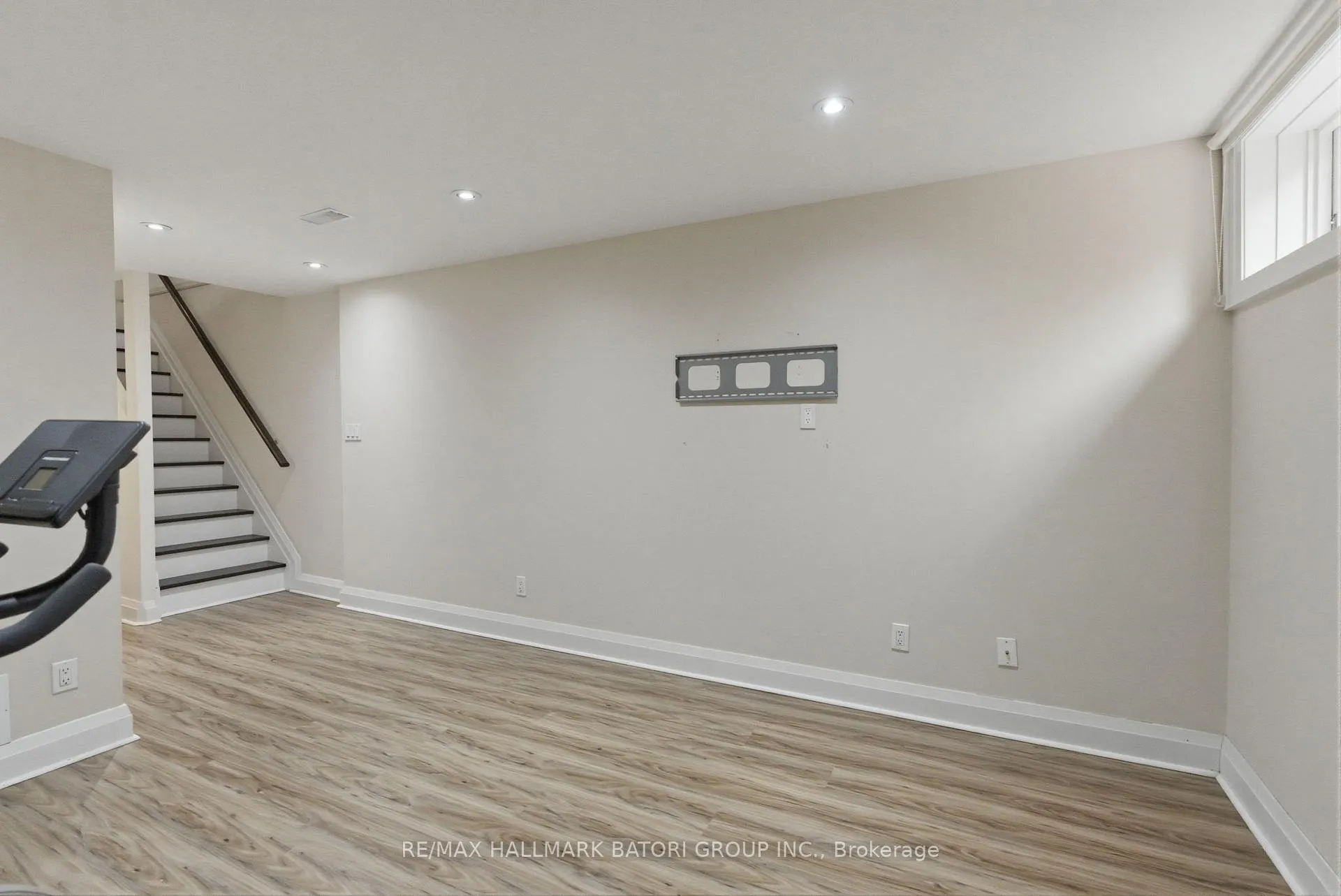 Photo 32 of 24A Oxton Avenue, Toronto, Yonge-St. Clair — HOMEH