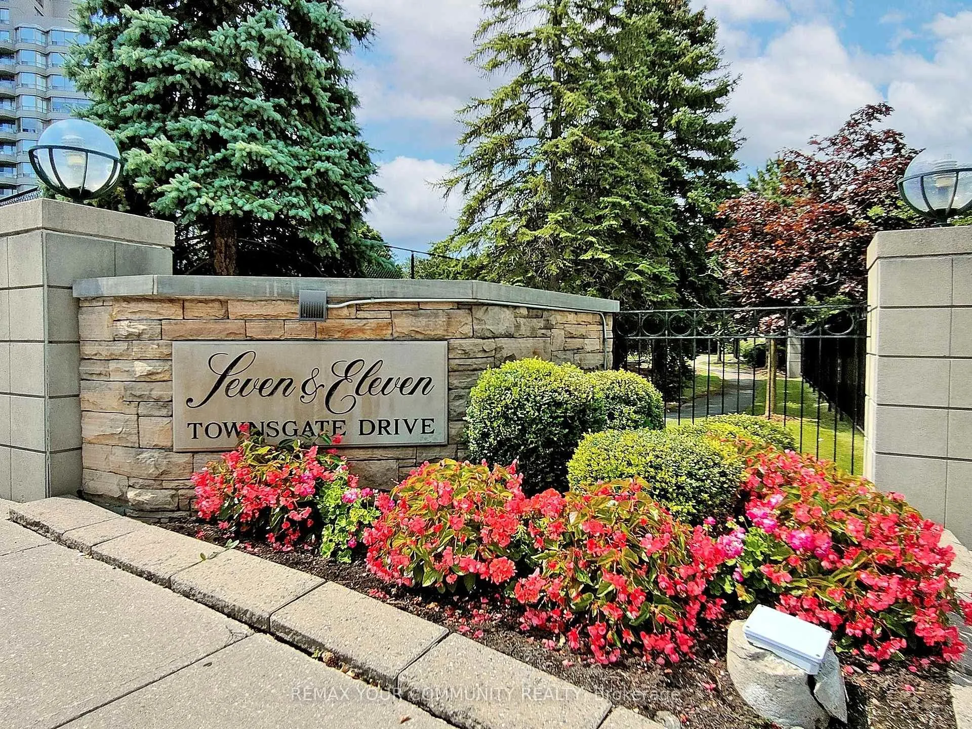 Photo 4 of Unit 514, 7 Townsgate Drive, Vaughan, Crestwood-Springfarm-Yorkhill — HOMEH