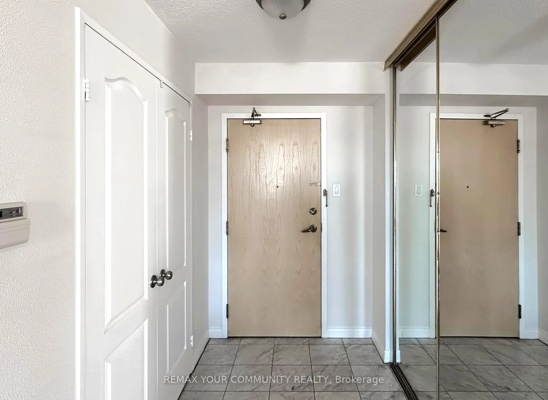 Photo 8 of Unit 514, 7 Townsgate Drive, Vaughan, Crestwood-Springfarm-Yorkhill — HOMEH
