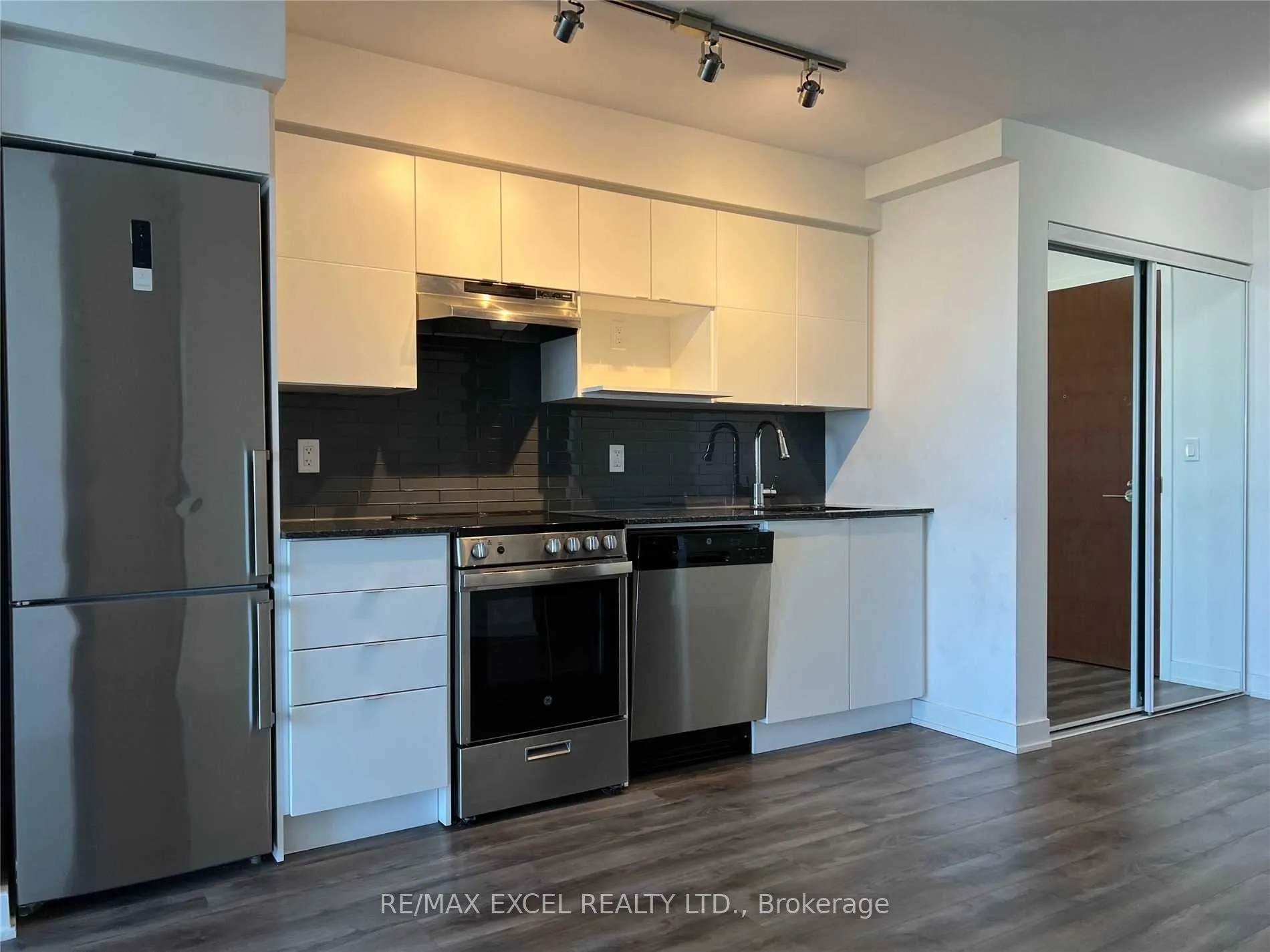 Photo 3 of Unit 710, 120 Varna Drive, Toronto, Englemount-Lawrence — HOMEH
