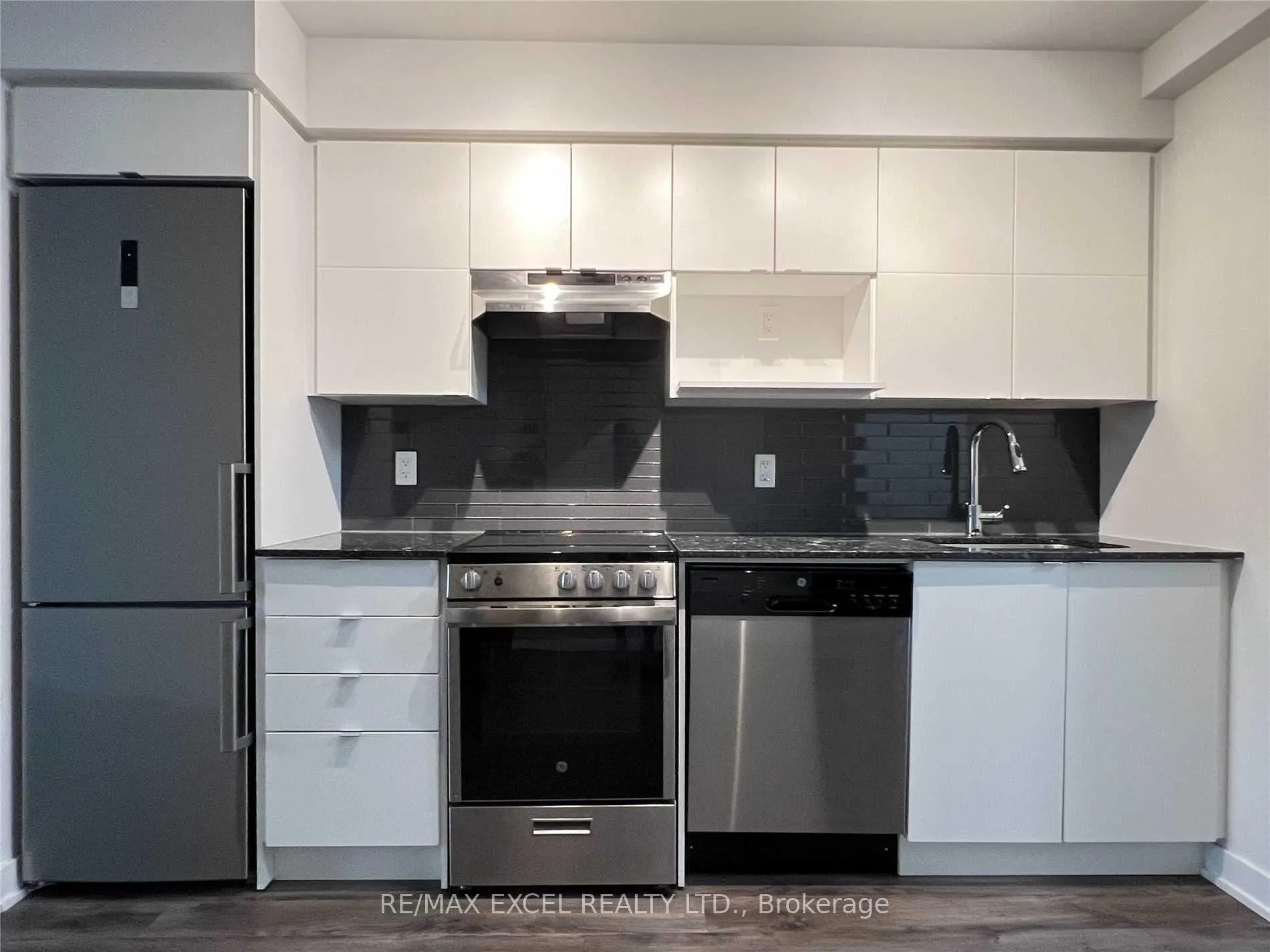 Photo 4 of Unit 710, 120 Varna Drive, Toronto, Englemount-Lawrence — HOMEH