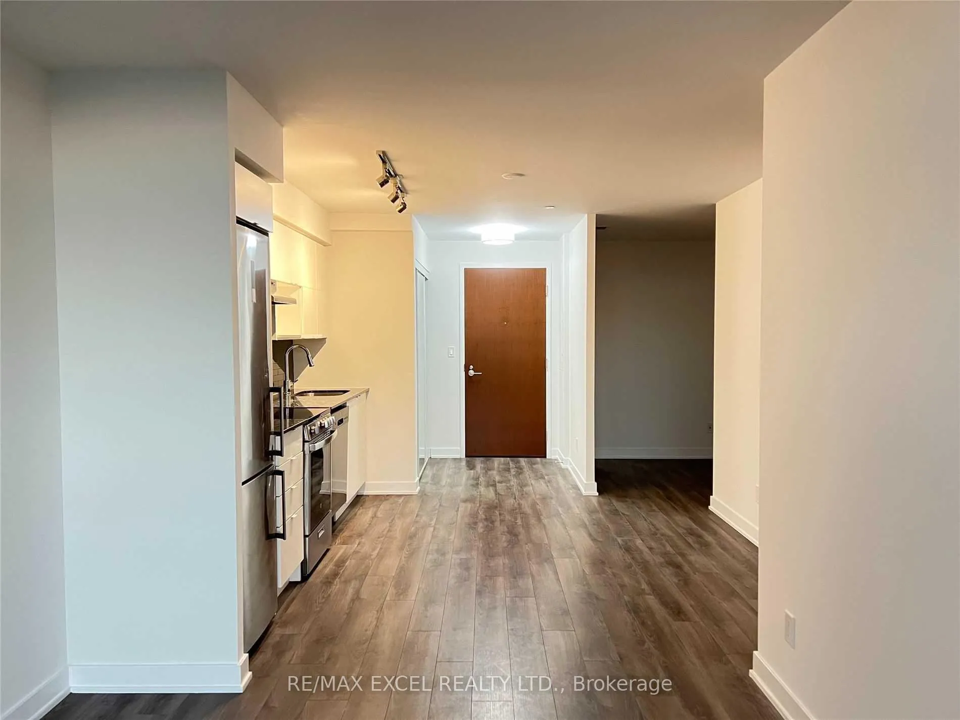 Photo 5 of Unit 710, 120 Varna Drive, Toronto, Englemount-Lawrence — HOMEH
