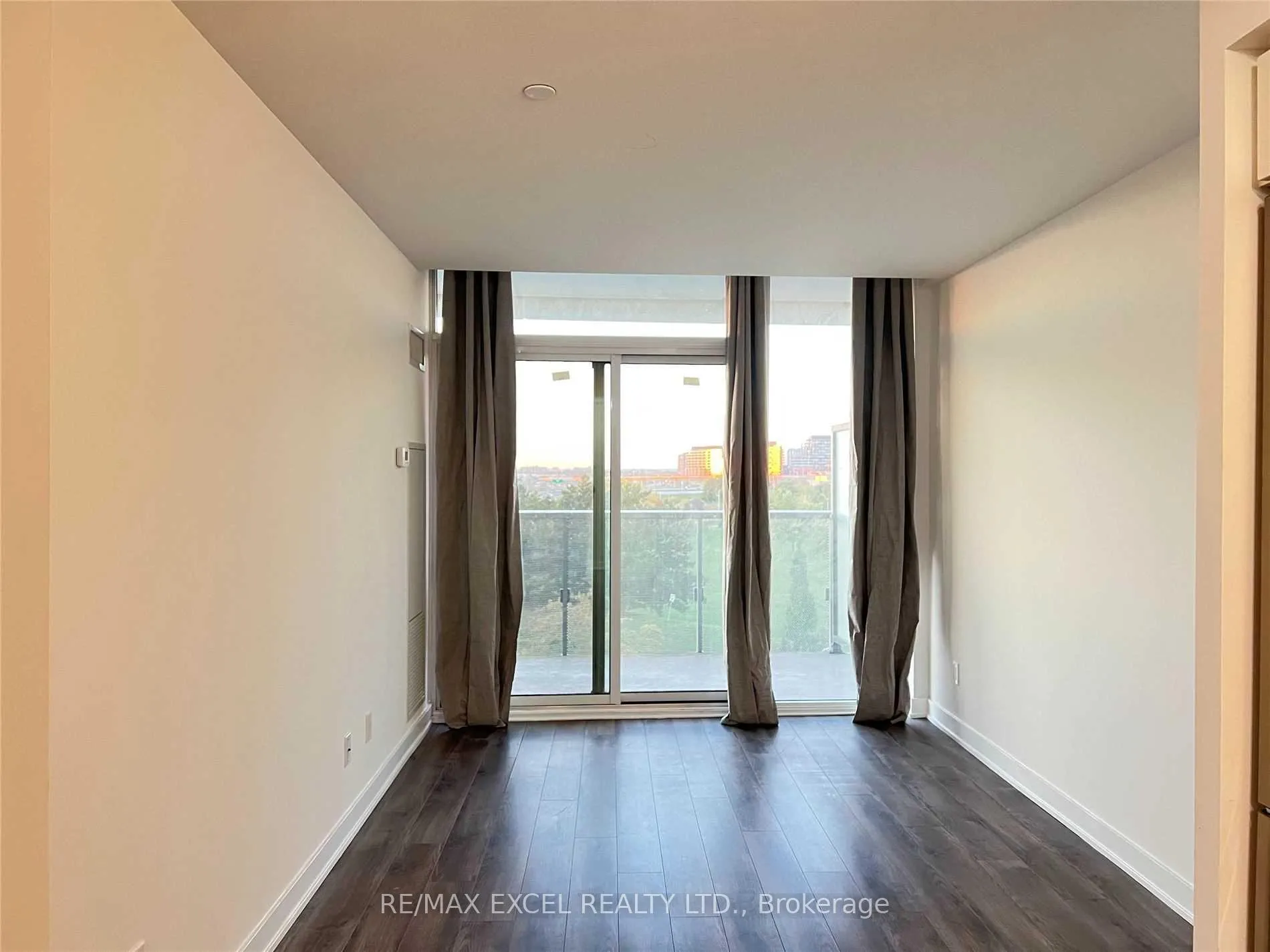Photo 6 of Unit 710, 120 Varna Drive, Toronto, Englemount-Lawrence — HOMEH