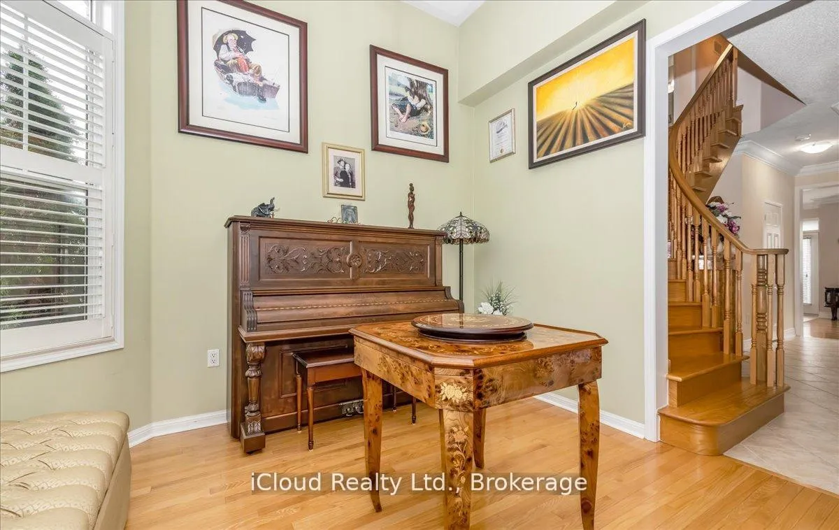Photo 10 of 625 Laughren Crescent, Milton, Coates — HOMEH