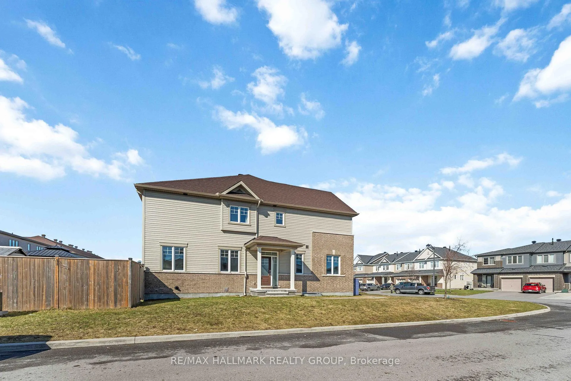 Photo 3 of 534 Hyssop Street, Ottawa, Avalon West — HOMEH
