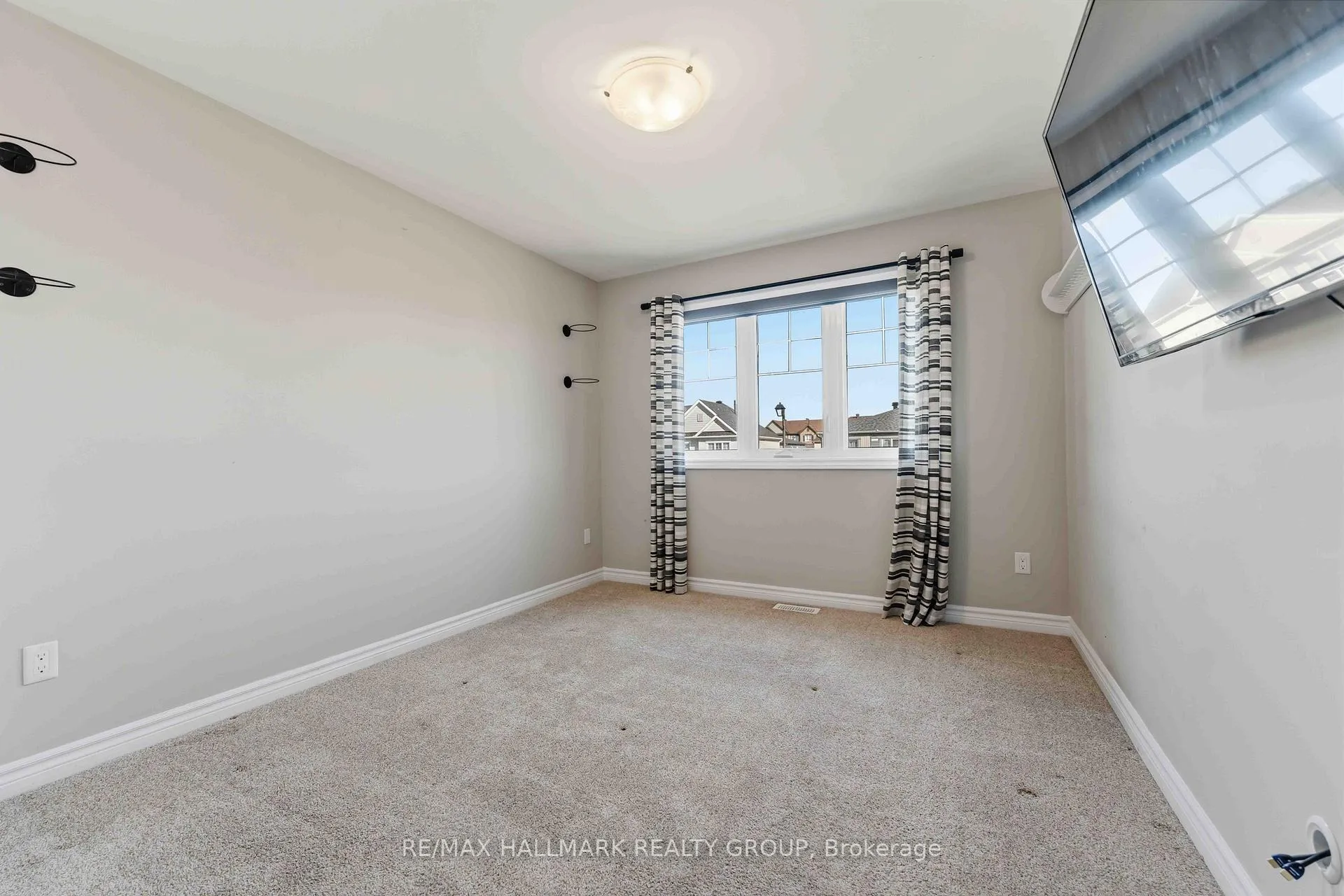 Photo 24 of 534 Hyssop Street, Ottawa, Avalon West — HOMEH