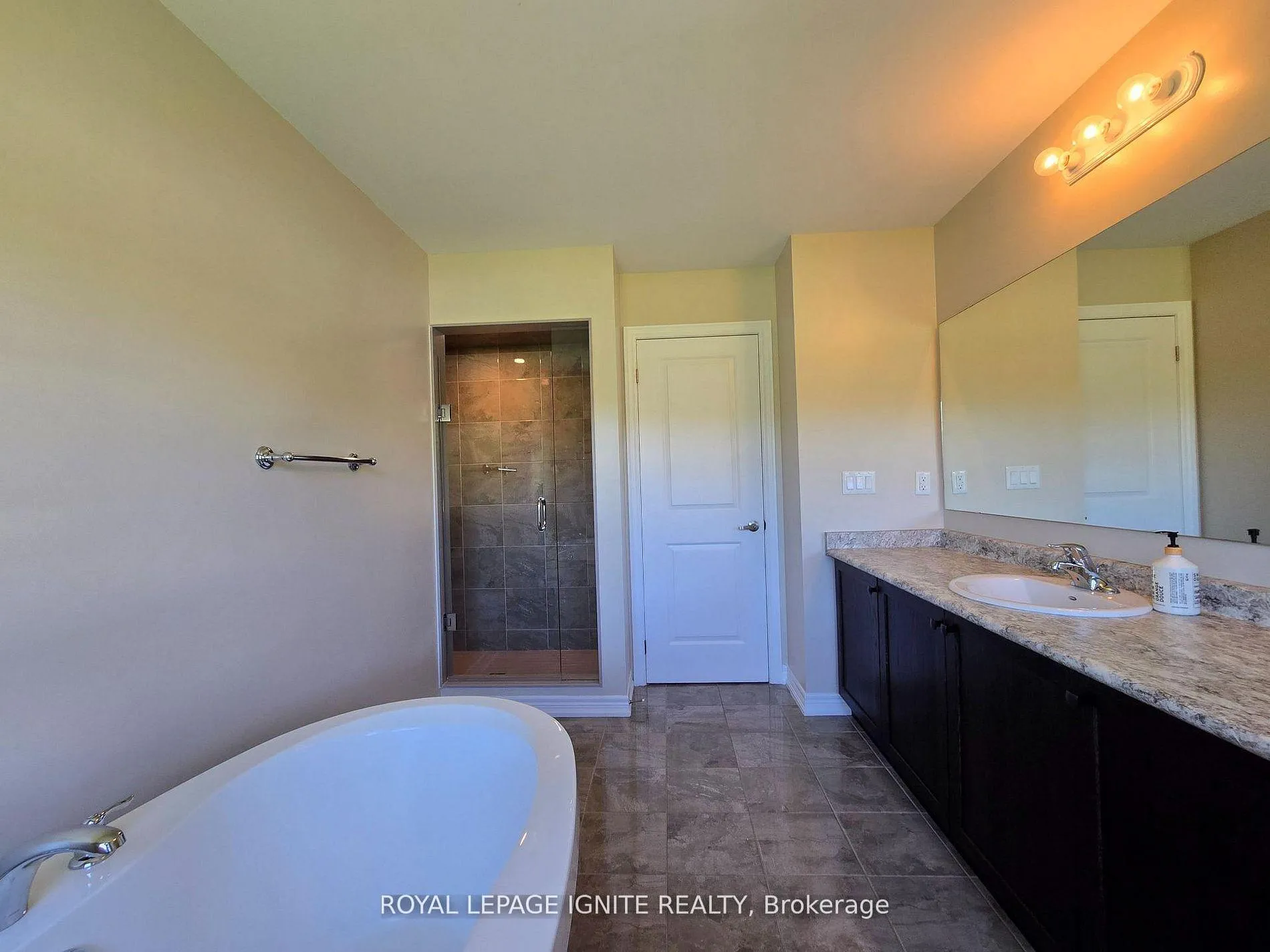 Photo 32 of 73 Summer Breeze Drive, Quinte West, Murray Ward — HOMEH