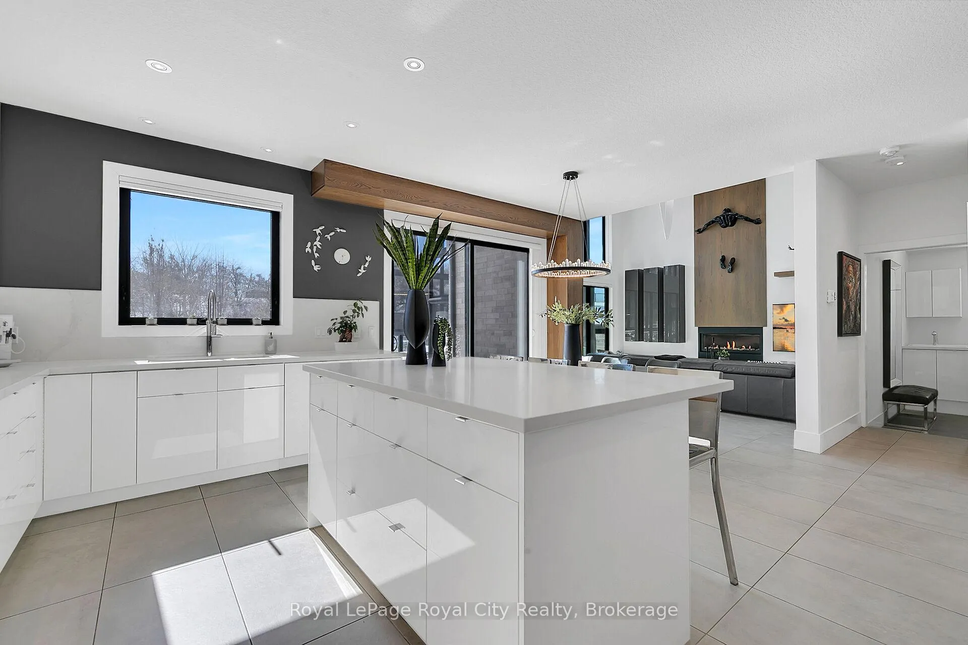 Photo 9 of 303 Gosling Gardens, Guelph, Clairfields/Hanlon Business Park — HOMEH
