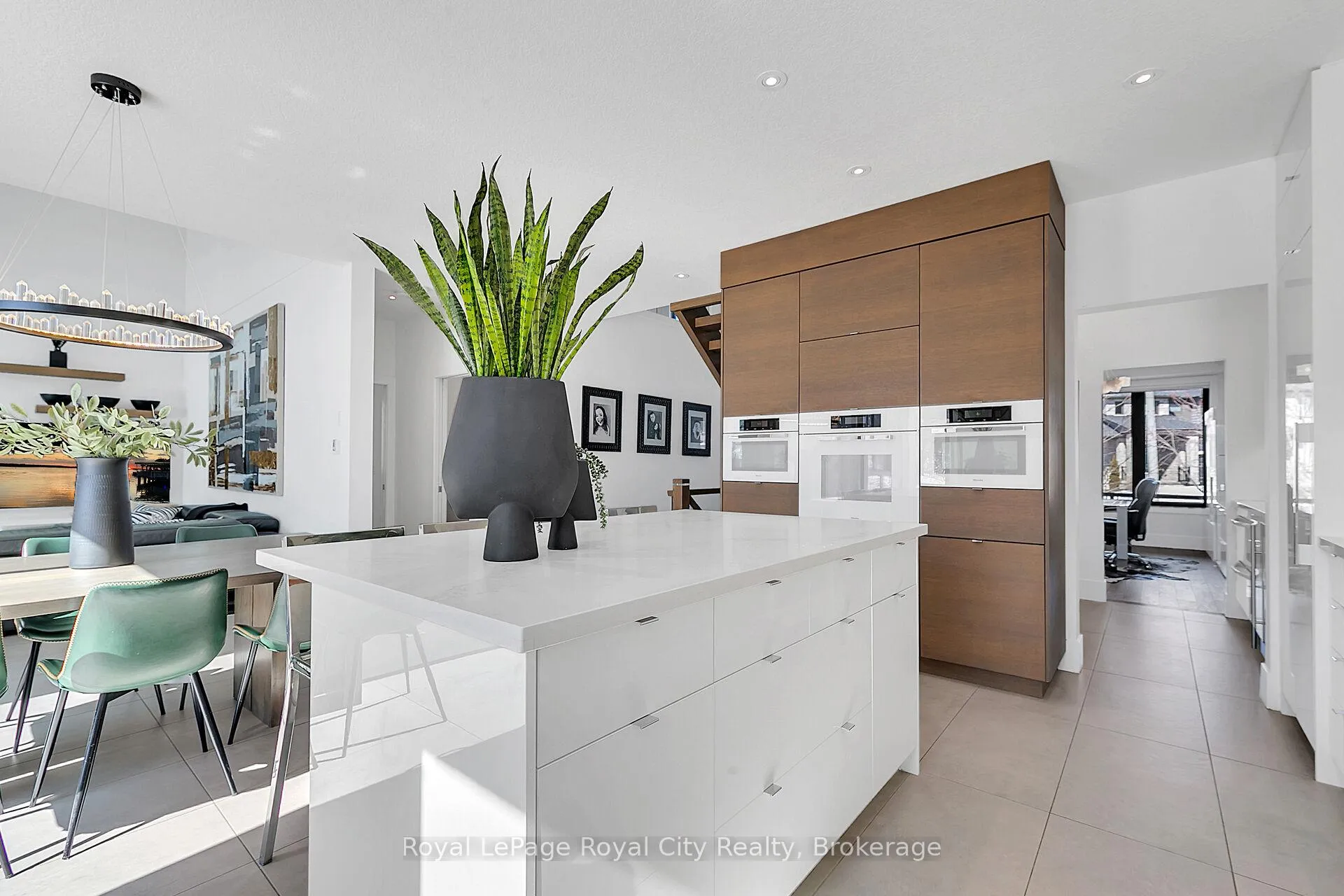 Photo 10 of 303 Gosling Gardens, Guelph, Clairfields/Hanlon Business Park — HOMEH