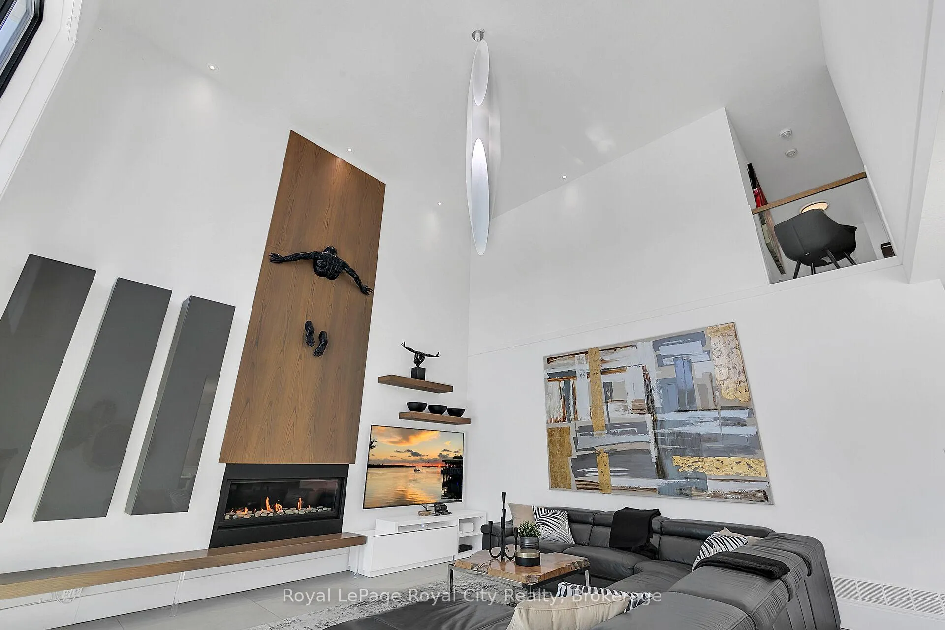 Photo 14 of 303 Gosling Gardens, Guelph, Clairfields/Hanlon Business Park — HOMEH