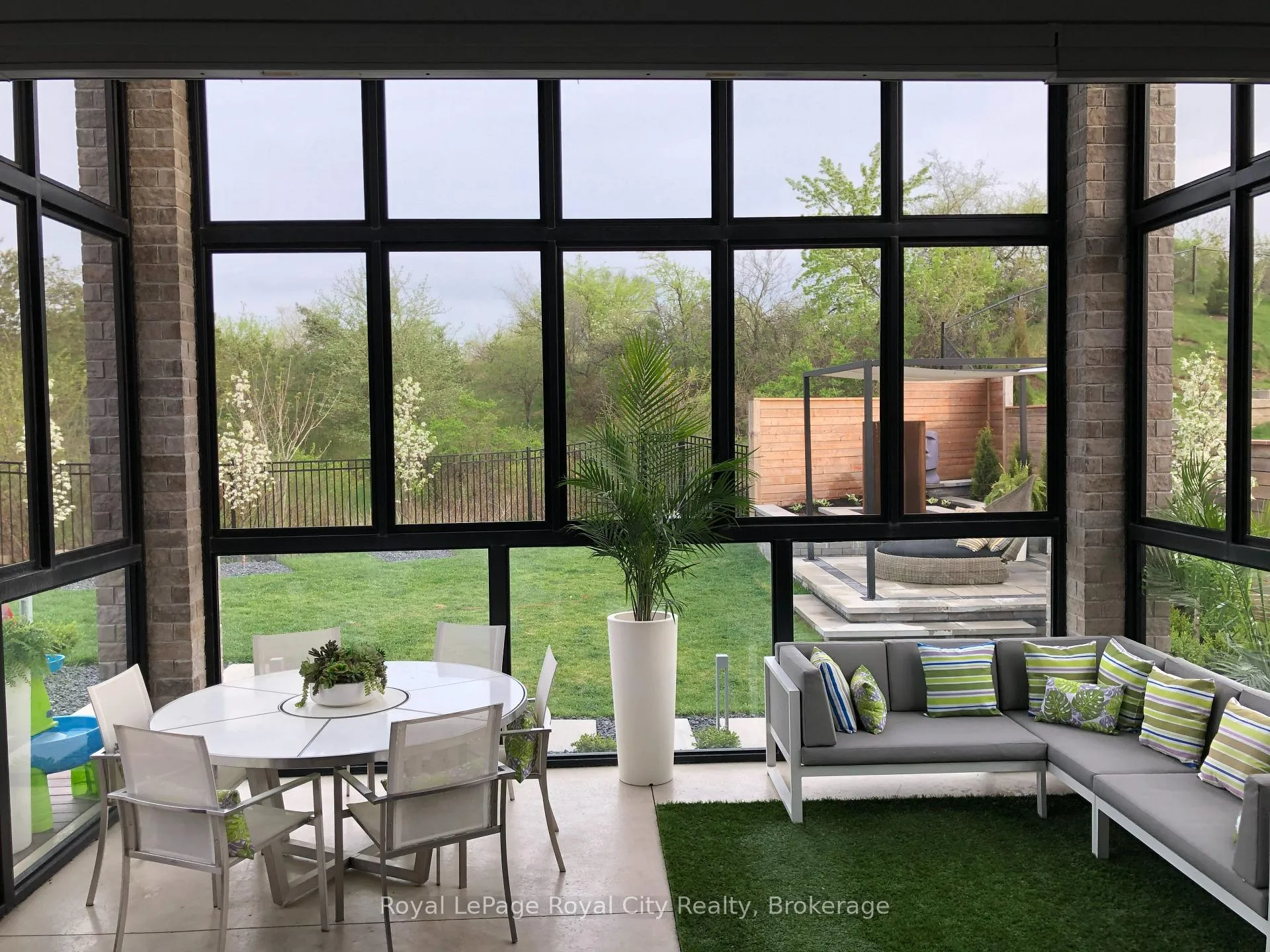Photo 38 of 303 Gosling Gardens, Guelph, Clairfields/Hanlon Business Park — HOMEH