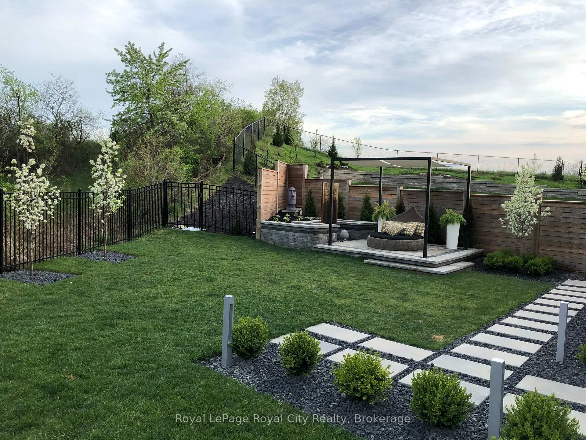 Photo 39 of 303 Gosling Gardens, Guelph, Clairfields/Hanlon Business Park — HOMEH