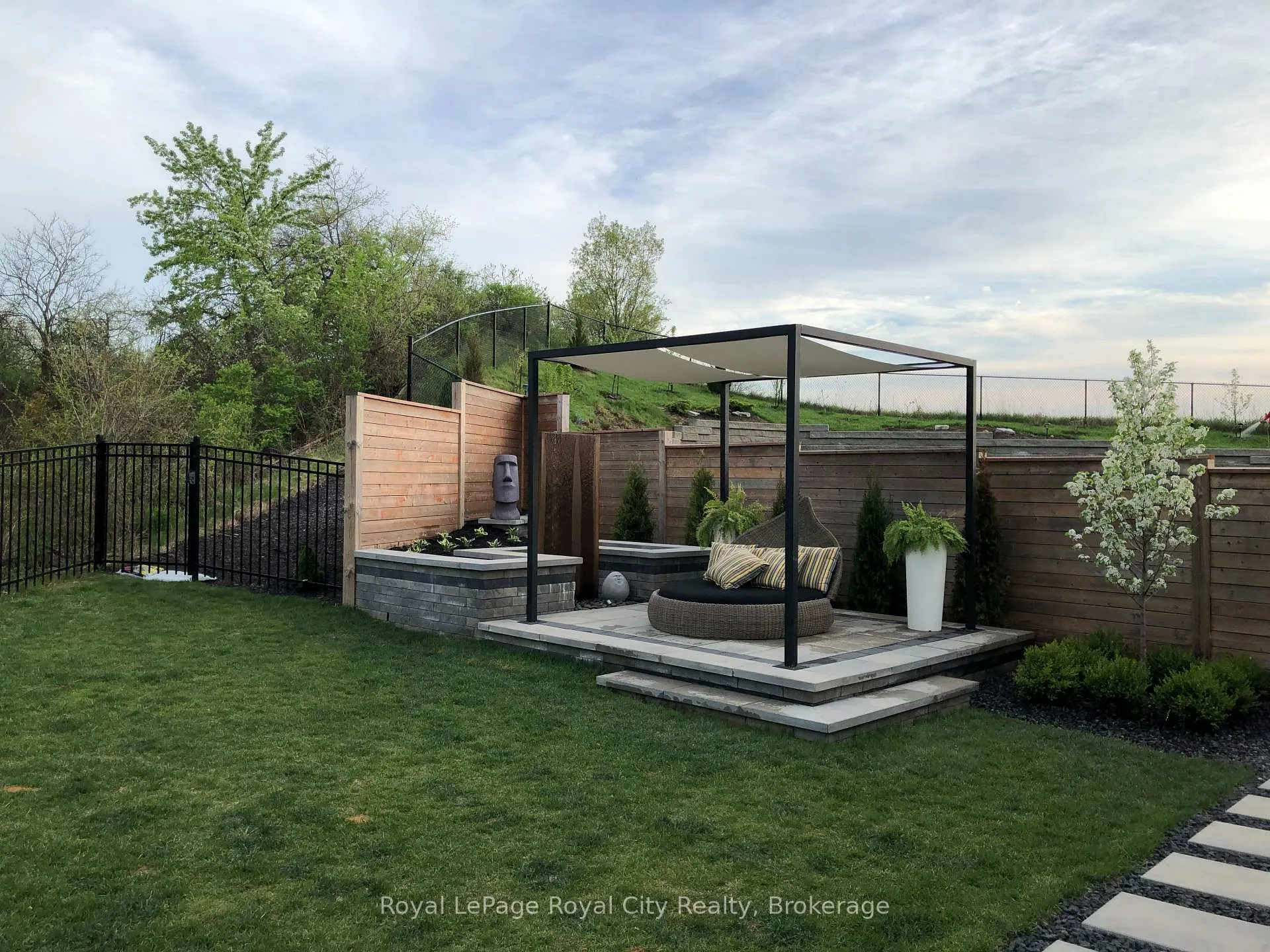 Photo 40 of 303 Gosling Gardens, Guelph, Clairfields/Hanlon Business Park — HOMEH