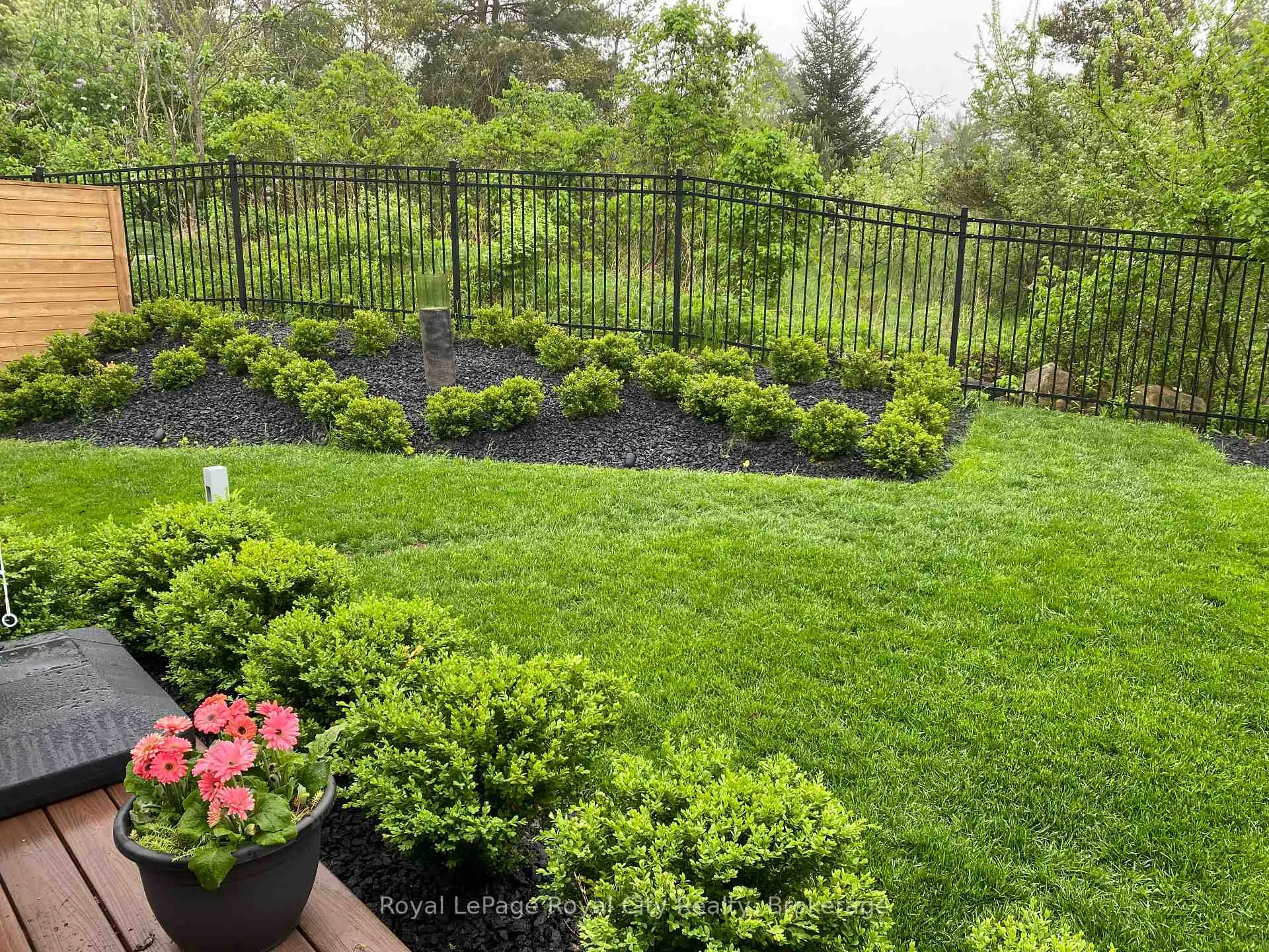Photo 42 of 303 Gosling Gardens, Guelph, Clairfields/Hanlon Business Park — HOMEH