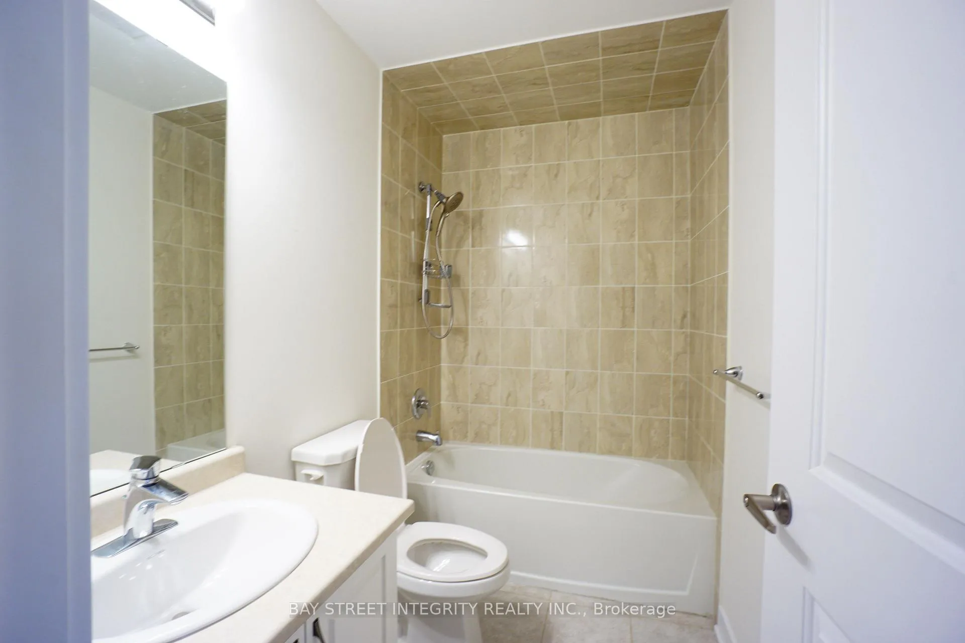 Photo 10 of 49 Badgerow Way, Aurora, Rural Aurora — HOMEH