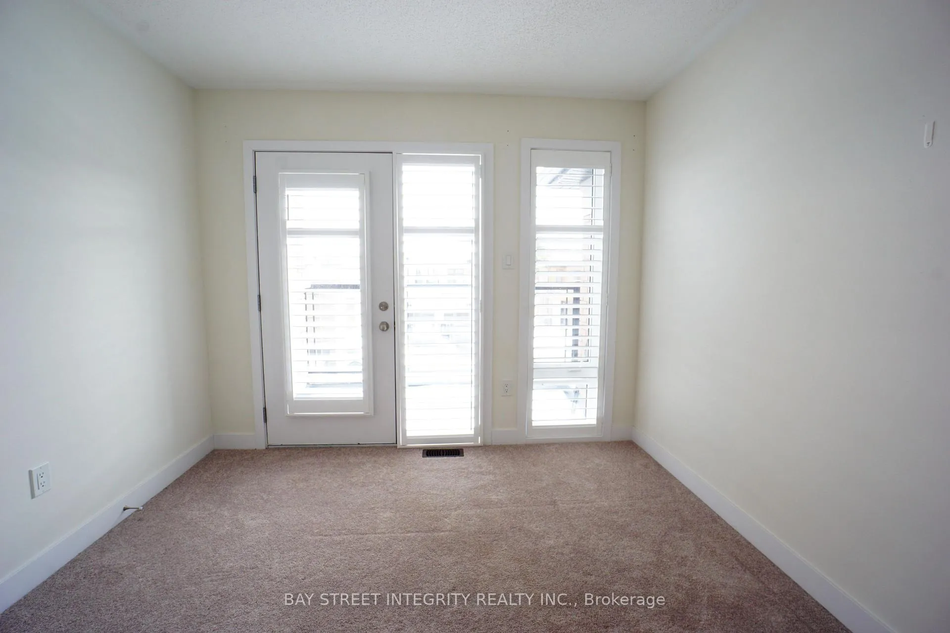Photo 12 of 49 Badgerow Way, Aurora, Rural Aurora — HOMEH
