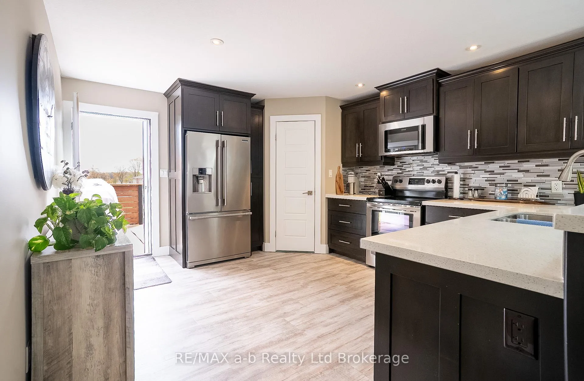 Photo 16 of 136 Maple Lane, Tillsonburg — HOMEH